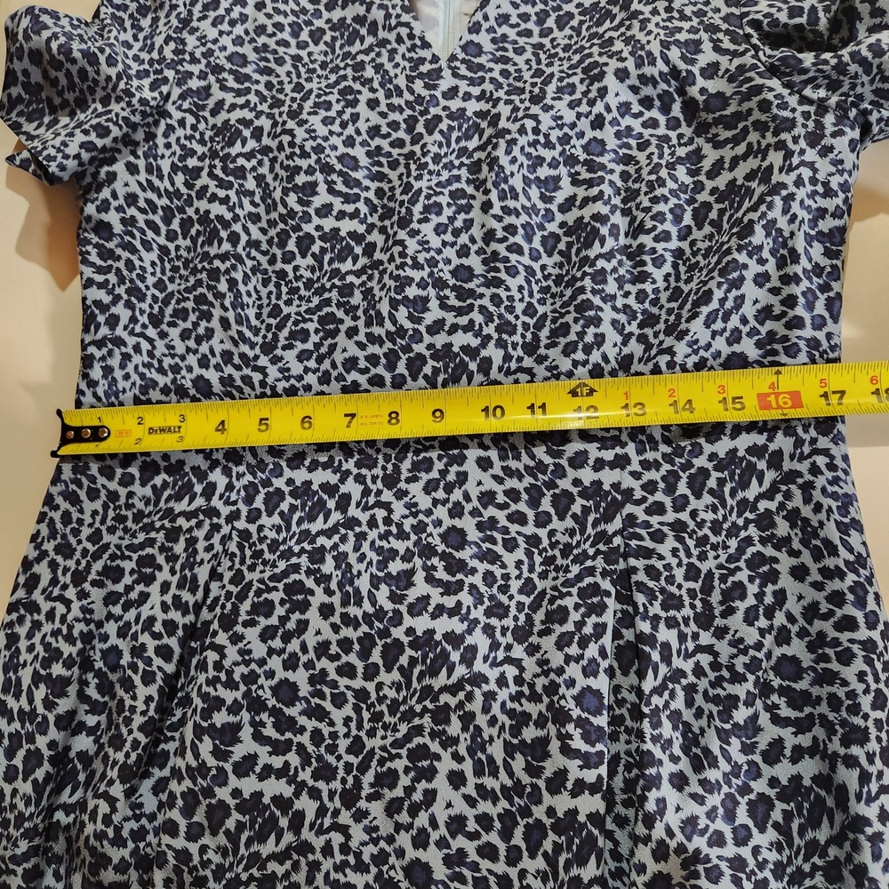Vtg Maggy London 100% Silk Leopard Print Shift Dress‎ Sz 8 Blue Pleated Notch V - Picture 4 of 9